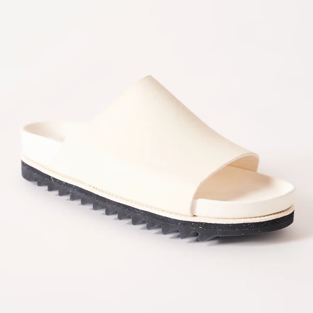 GUIDI
TREADED SOLE SANDALS